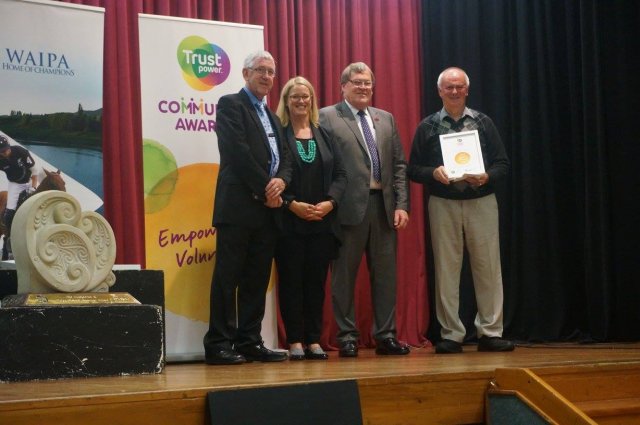 Don receiving winners certificate 9.5.2016. Cambridge Tree Trust